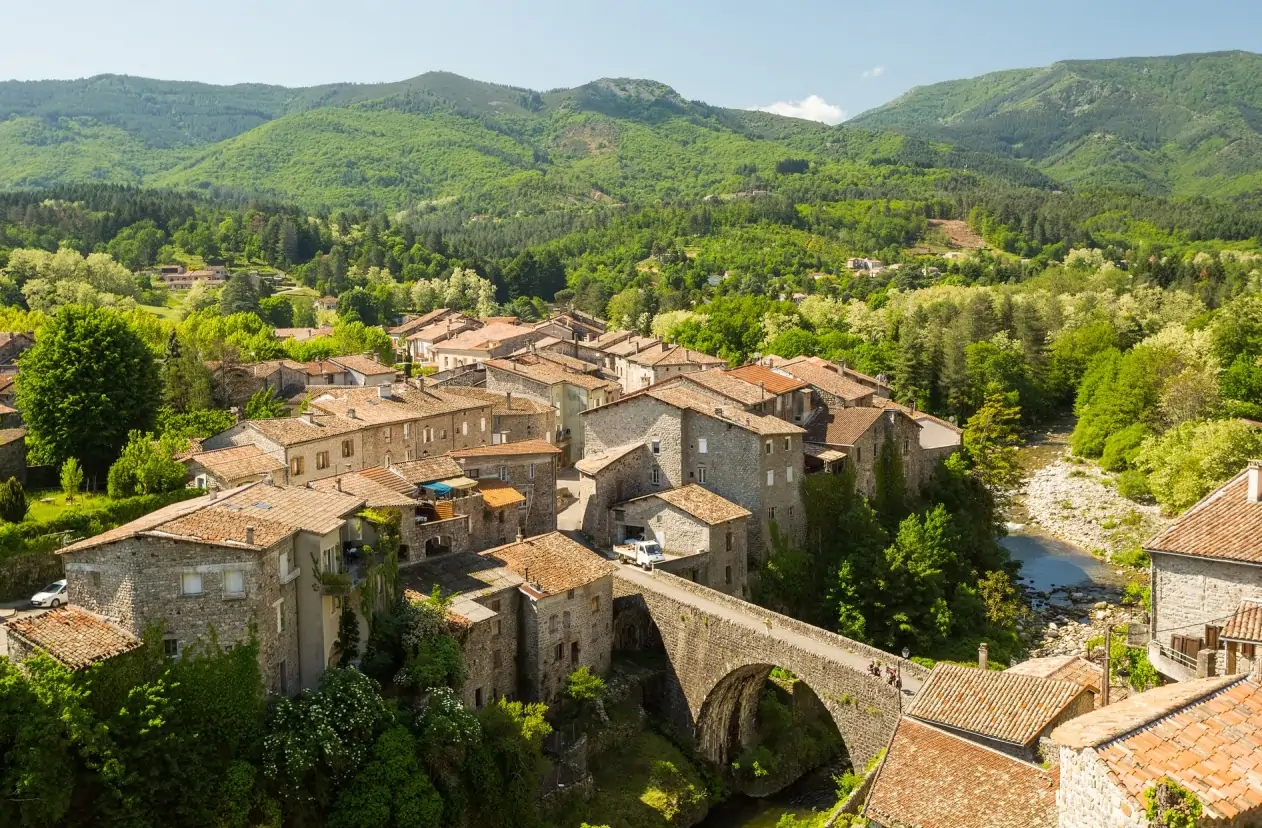 Vue du village de Jaujac