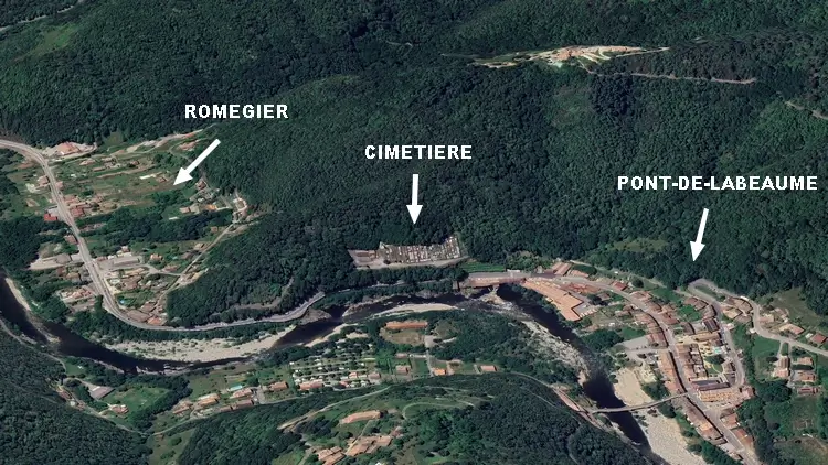 Vue satellite de Pont-de-Labeaume et de son cimetière